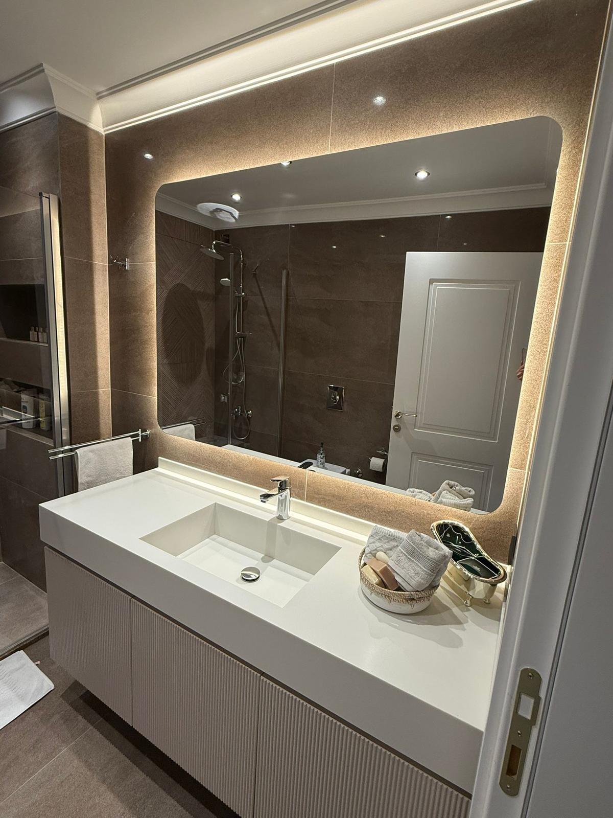 Radüs Köşeli Ledli Banyo Aynası