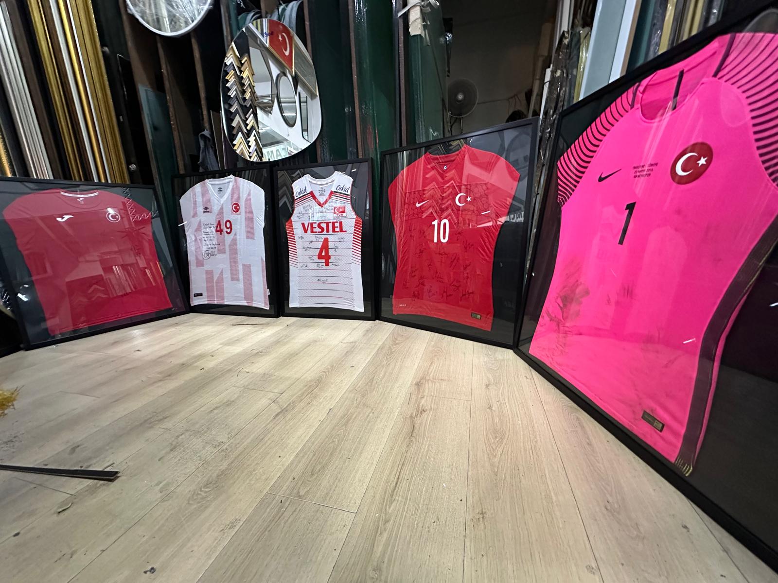 İmzalı Forma Çerçevesi